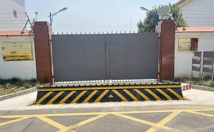 vehicle road blocker QiGong Gate
