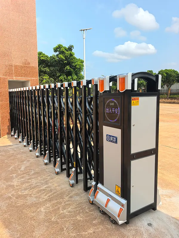 Trackless retractable gate